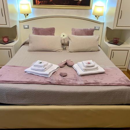 Domus Via Veneto Bed & Breakfast Рим Екстериор снимка