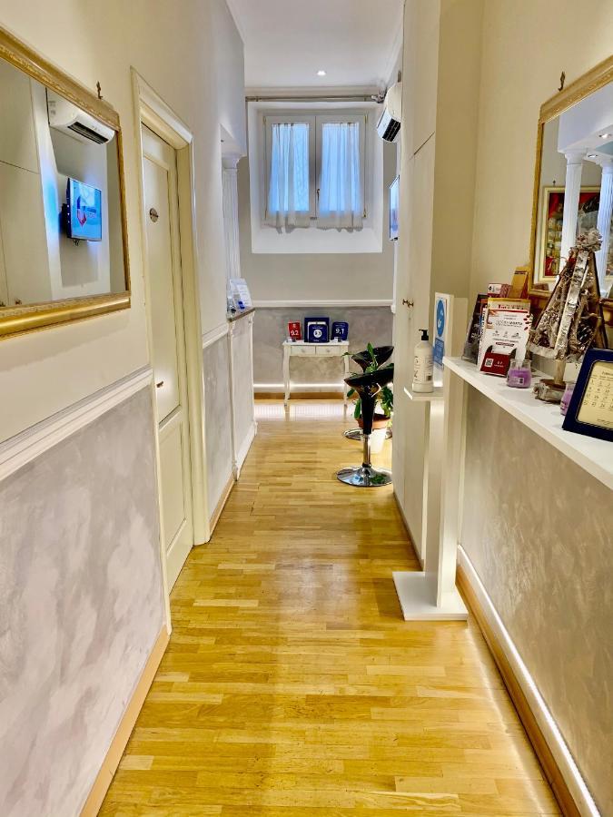 Domus Via Veneto Bed & Breakfast Рим Екстериор снимка