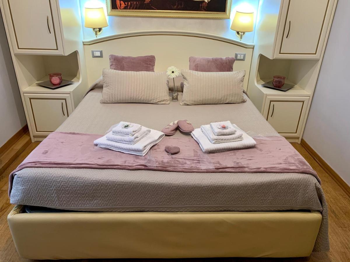 Domus Via Veneto Bed & Breakfast Рим Екстериор снимка
