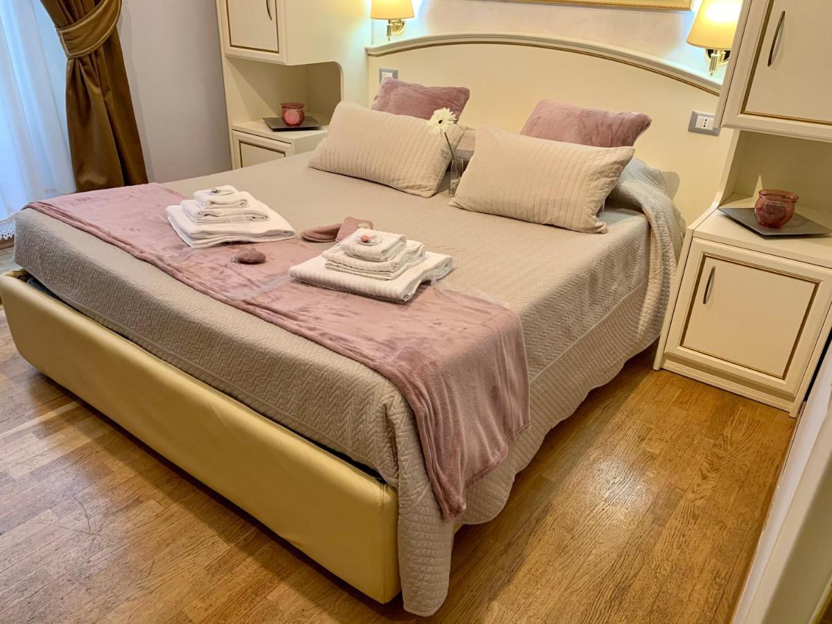 Domus Via Veneto Bed & Breakfast Рим Екстериор снимка
