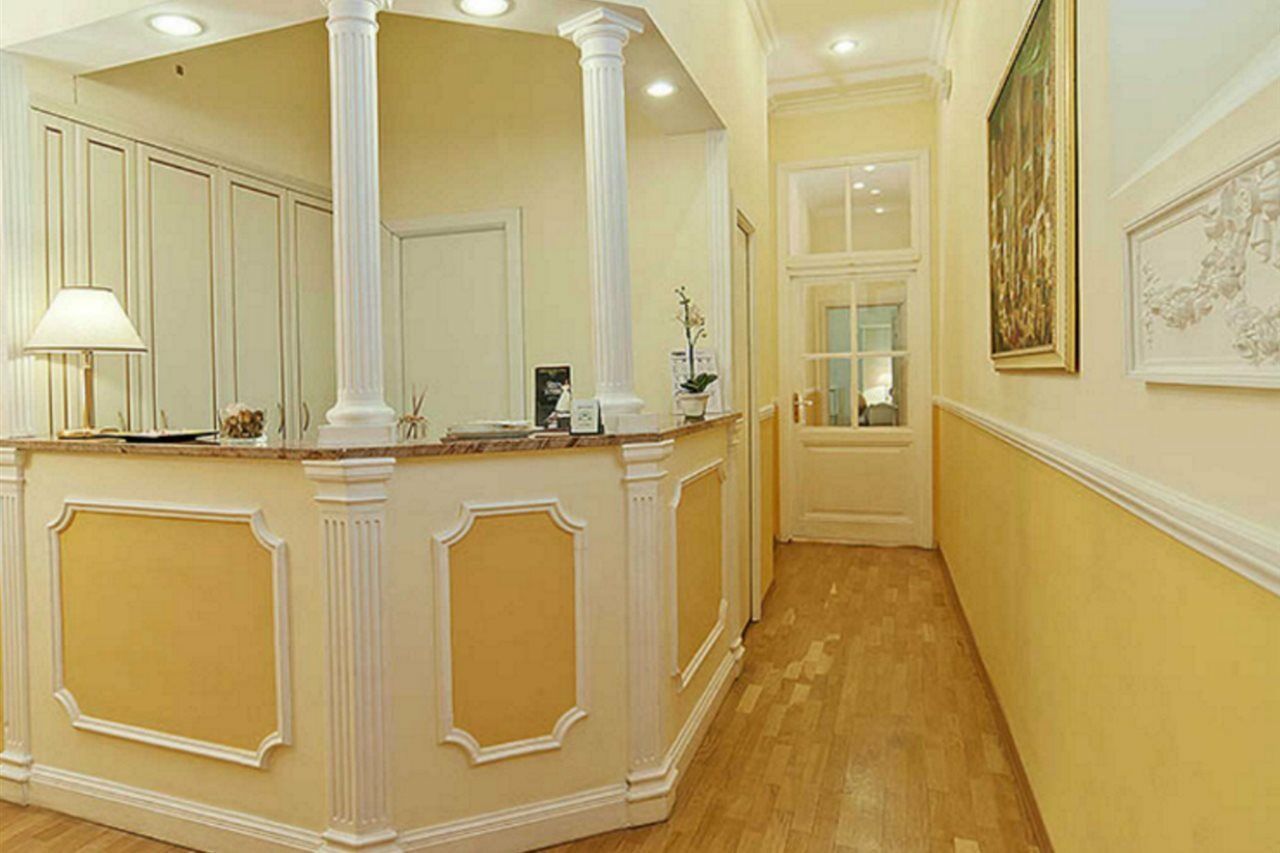 Domus Via Veneto Bed & Breakfast Рим Екстериор снимка